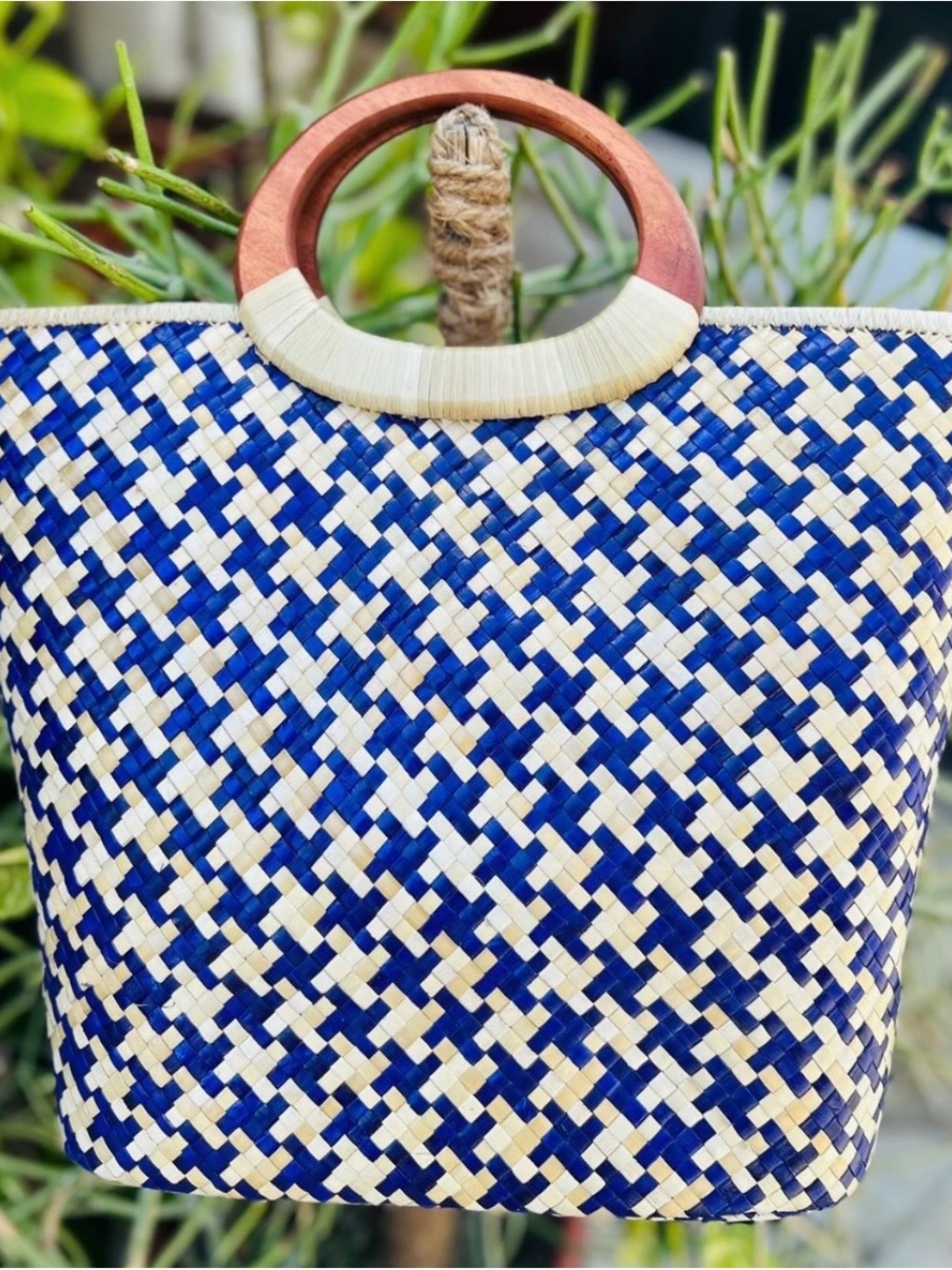 Hand Woven Blue & Cream Handheld Tote 💙